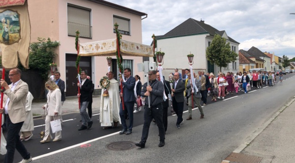 Fronleichnamsprozession - tijelovska procesija
